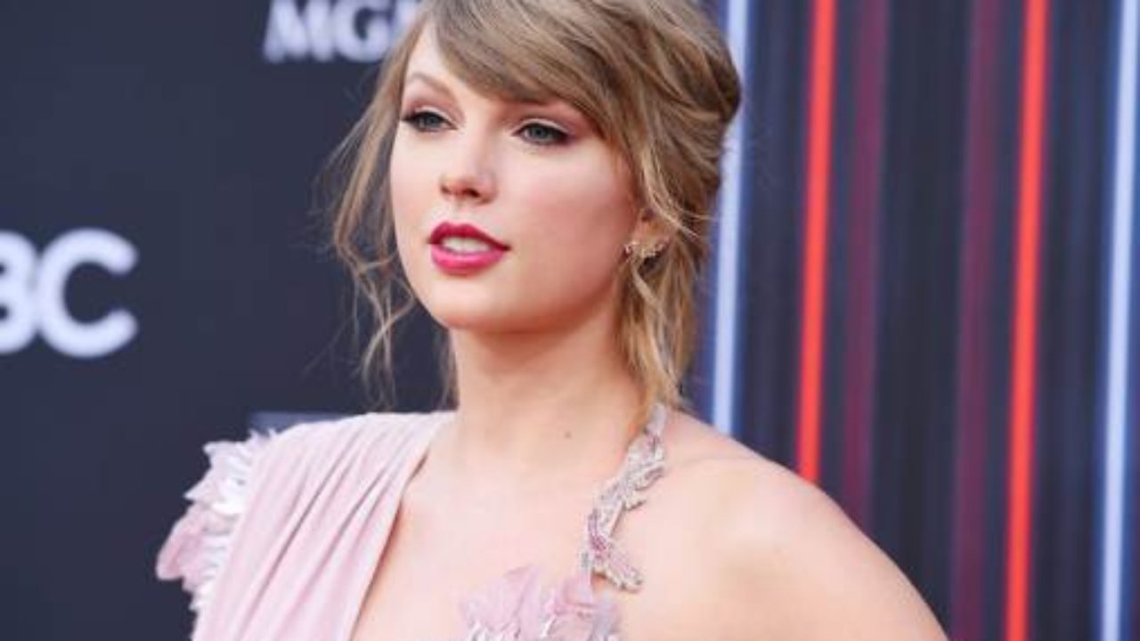 Taylor Swift Net Worth 2020 Age Biography Career Family