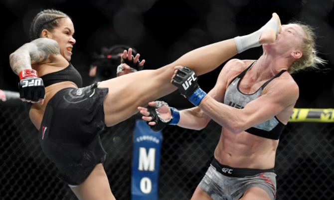 Top 10 Best Female UFC Fighters in the World 2021
