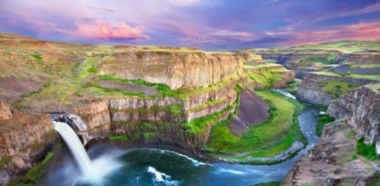 Top 10 Best Waterfalls in the United States 2021