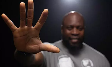 Largest hands in the world