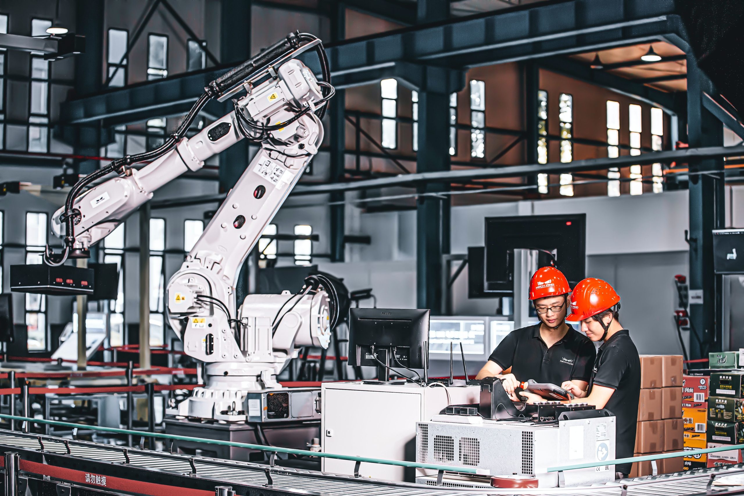 2 Examples of How Advanced Technology Improves the Manufacturing Industry